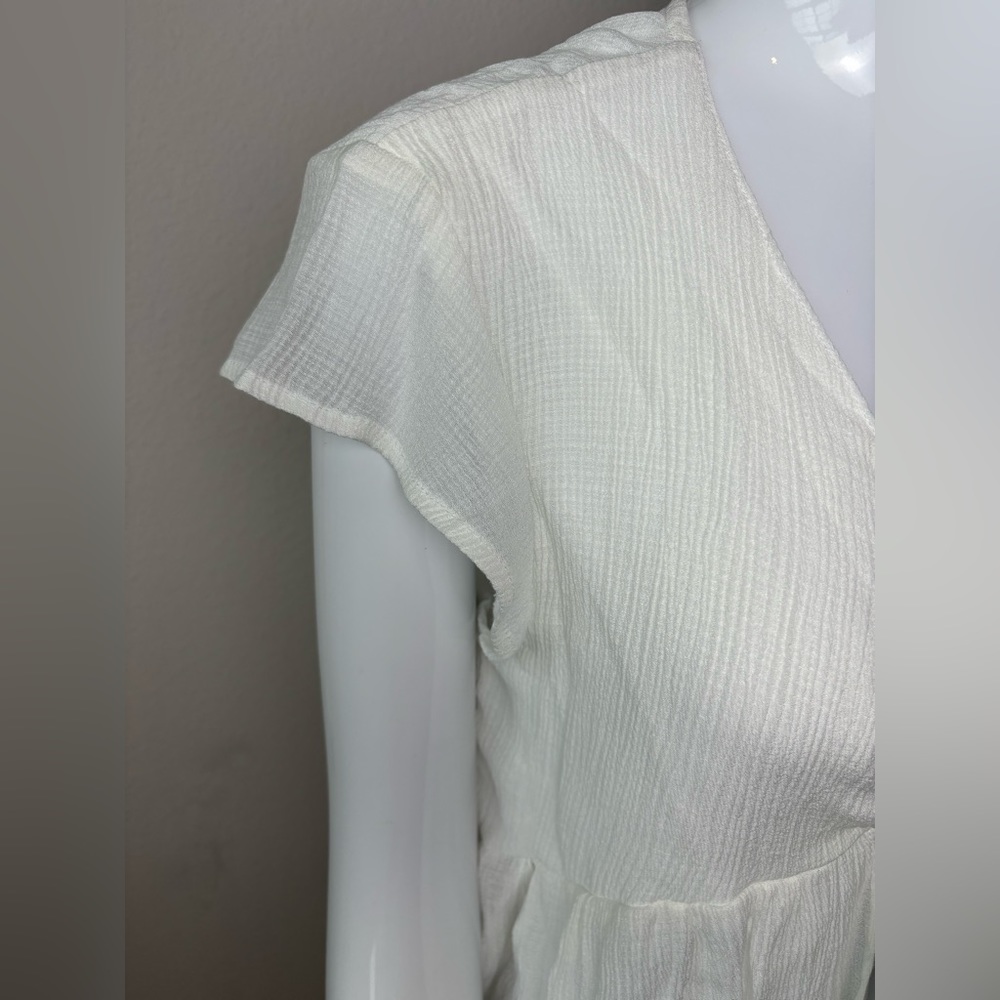 Tie blouse.Top in Ivory color Size XS/ new without tag - Picture 6 of 10